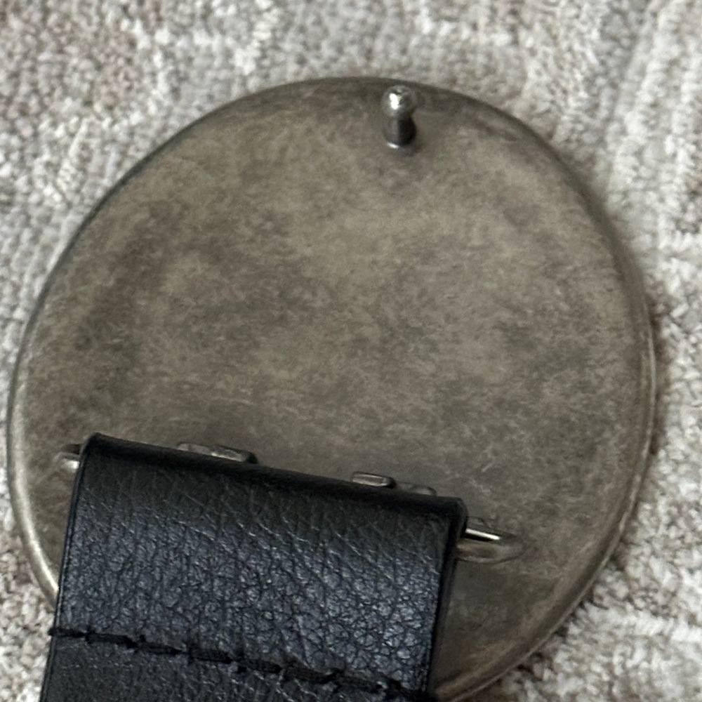 Guess Black Belt with Silver Lion Crest Buckle. Size 32 Inches. - Picture 9 of 11